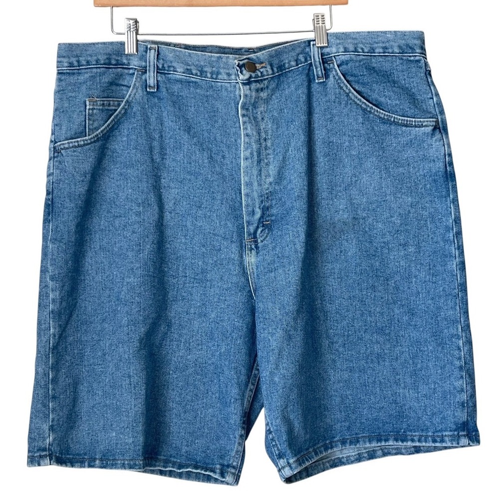 Wrangler Mens Blue Relaxed Fit 42 Denim Shorts 606W1SM Medium Wash NEW with tags